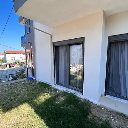 Daire Cesme'de Denize Yakin, Bahceli Ev Çeşme