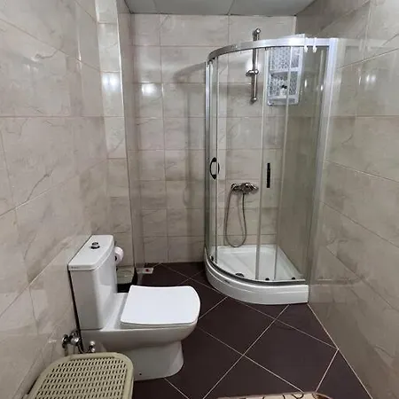 Apartament Cesme'de Denize Yakin, Bahceli Ev Çeşme