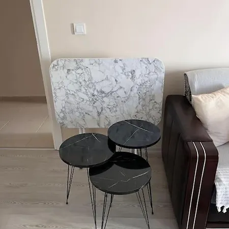 Cesme'de Denize Yakin, Bahceli Ev * Çeşme