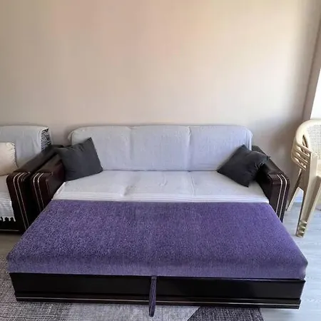 Cesme'de Denize Yakin, Bahceli Ev Çeşme